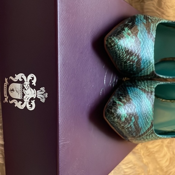 Blue Multi snake print pumps - Picture 8 of 9